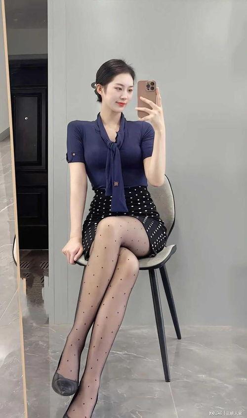 黄澜大长腿丝袜照,性感与优雅的完美融合