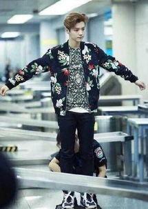 男明星安检脱鞋,揭秘明星隐私与公众关注的微妙平衡